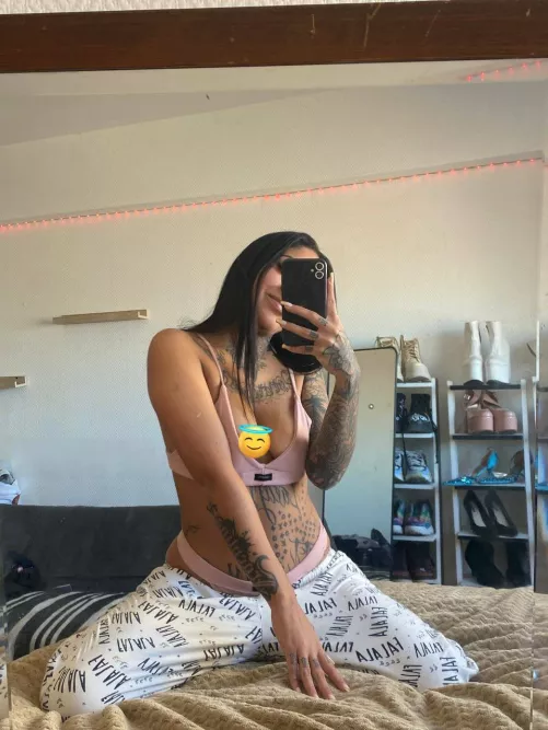 My bra can't really hold my hanging boobs tightly ;)