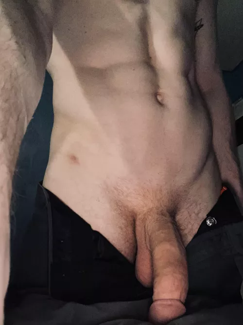 Nothing like posting nudes on reddit to wind down after a long Sunday. My Dms are always open 😊