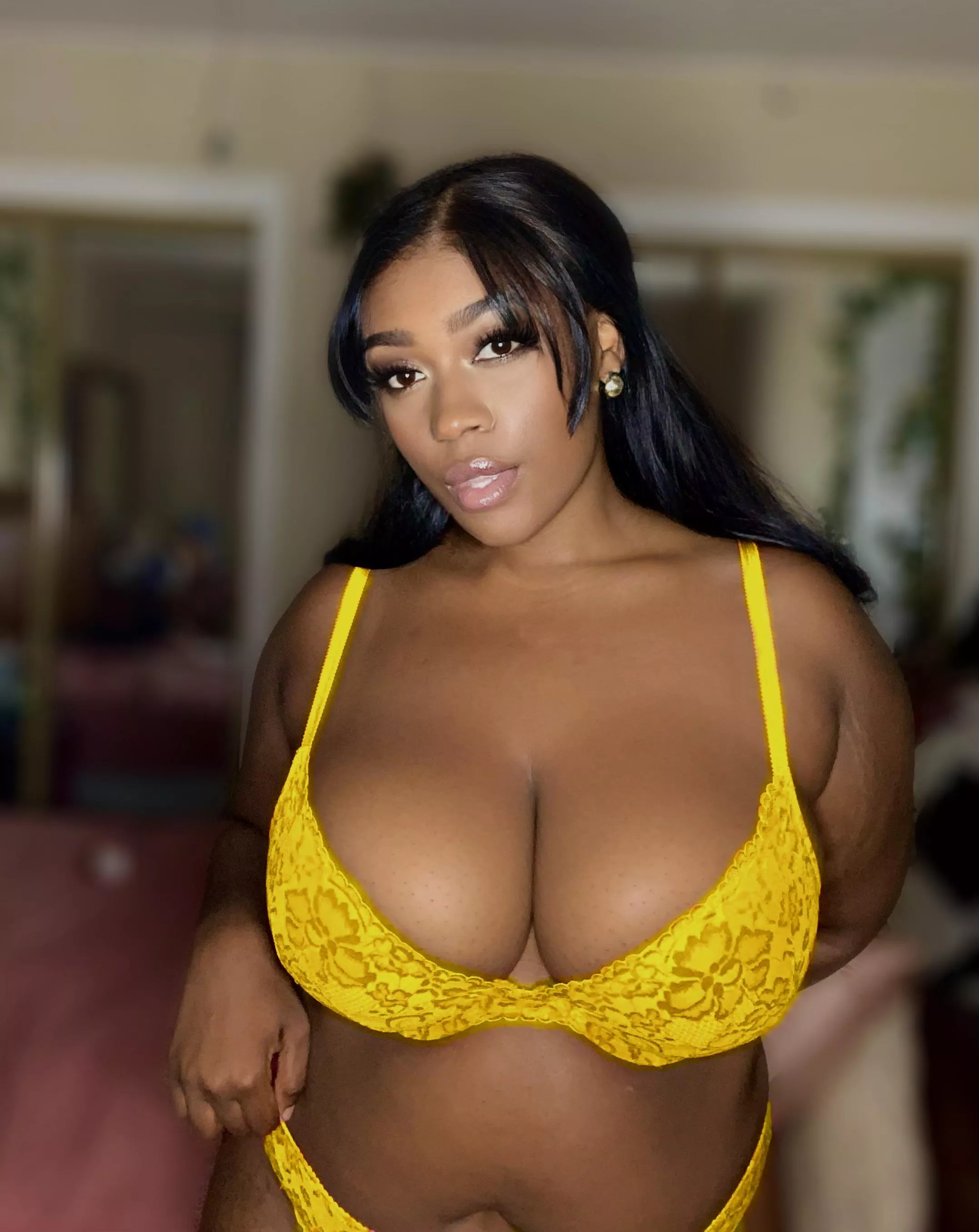 sunny lingerie for a sunny Sunday