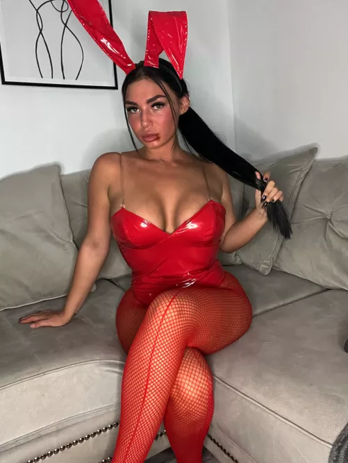 this bunny is hungry for your thick D