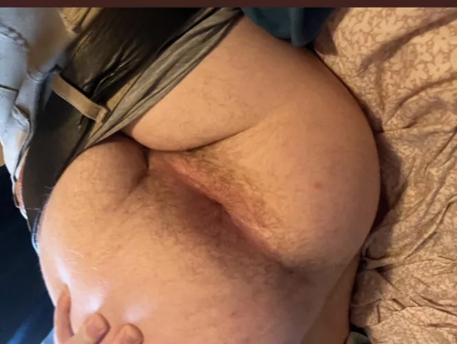 This is the photo that helped me get popular on twitter. Love showing my ass