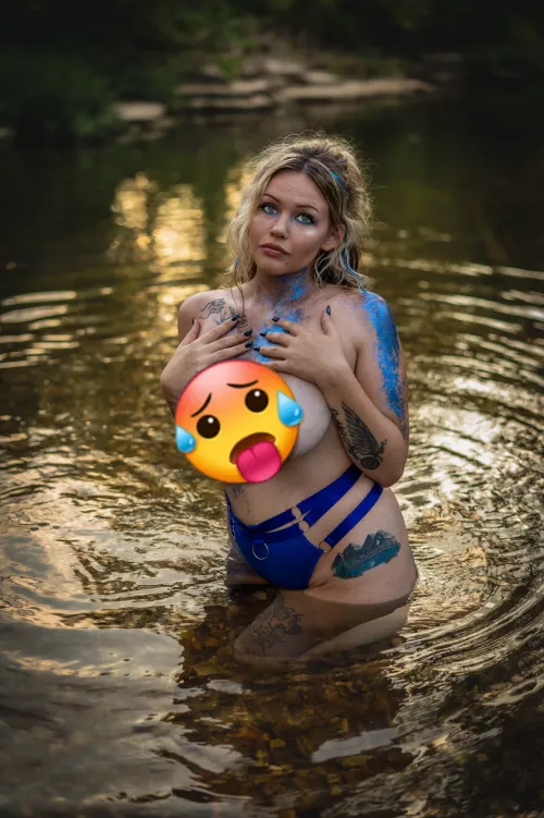 Wanna see the full set?! 🥵