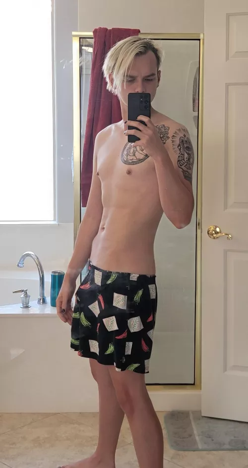 Who wants to be my gamer boyfriend?