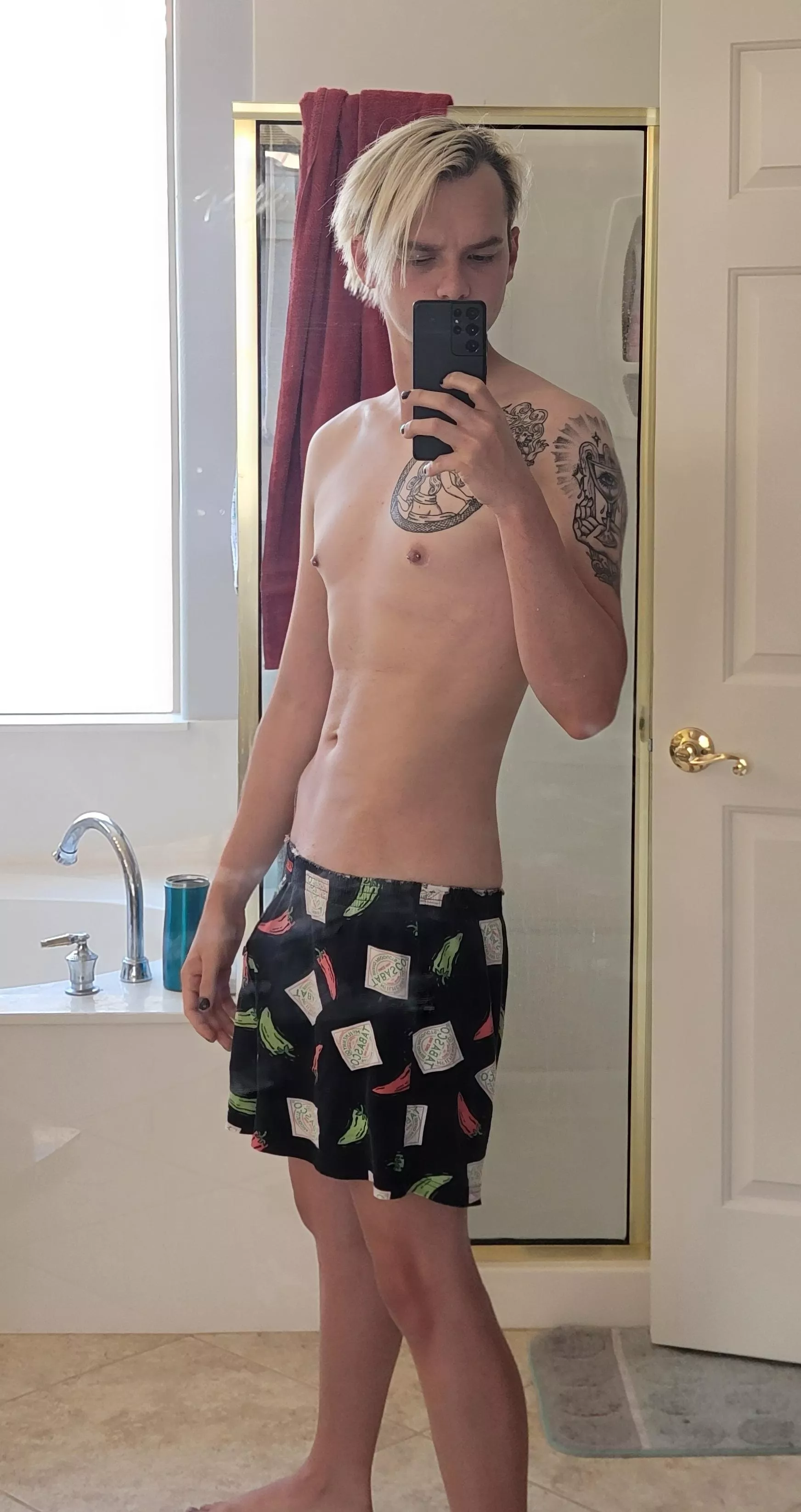 Who wants to be my gamer boyfriend?