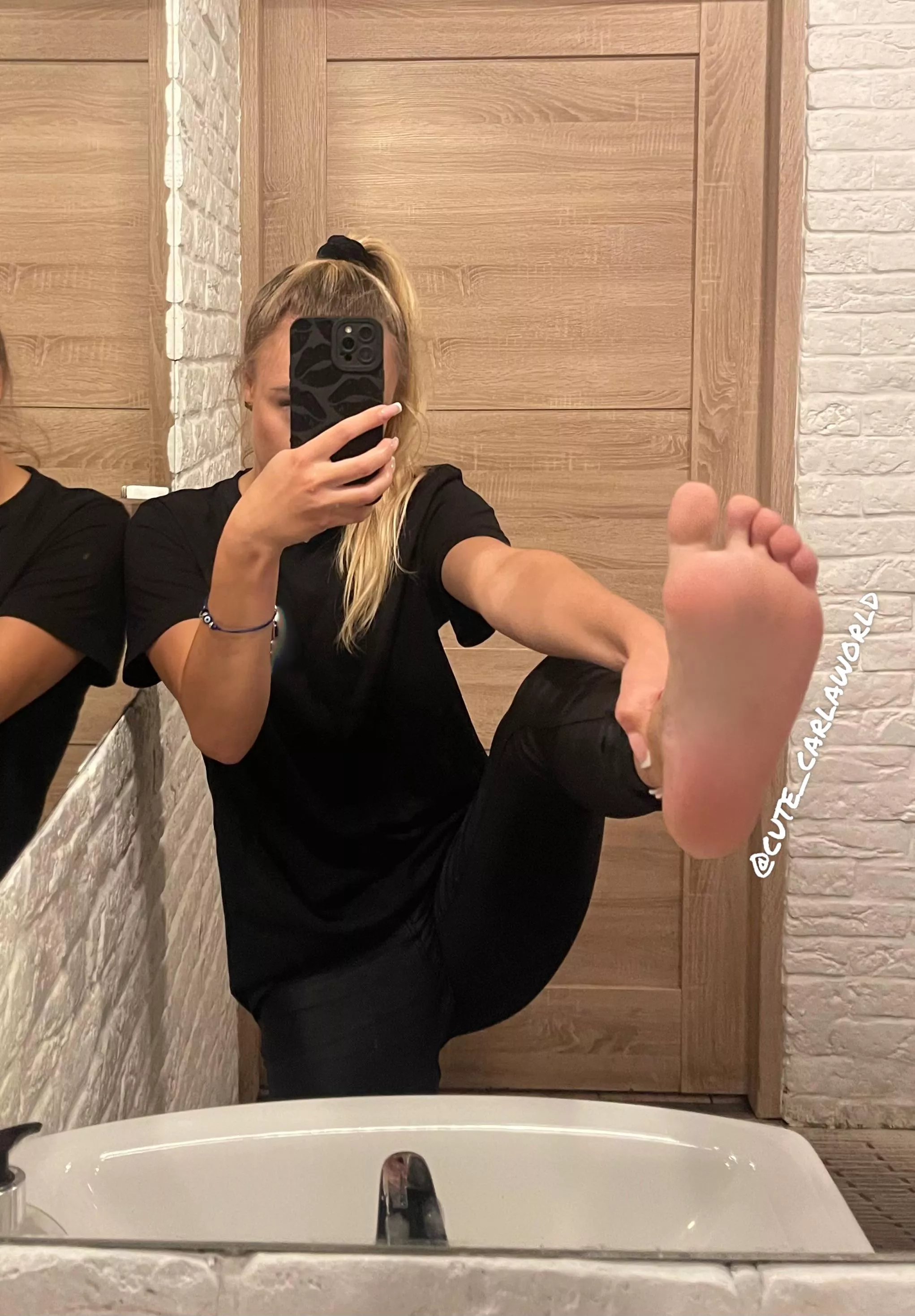 Would you worship my feet during my work break? ☺️