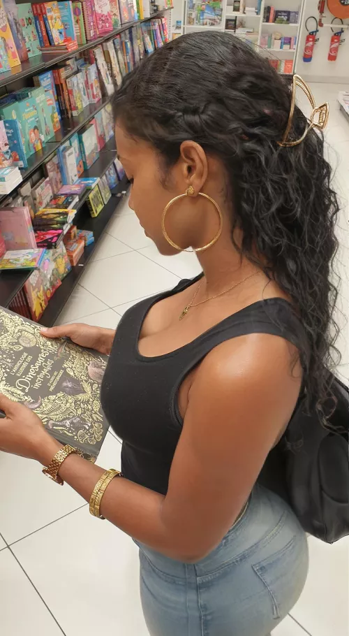 Your girl has a new picture, witch clothes on...