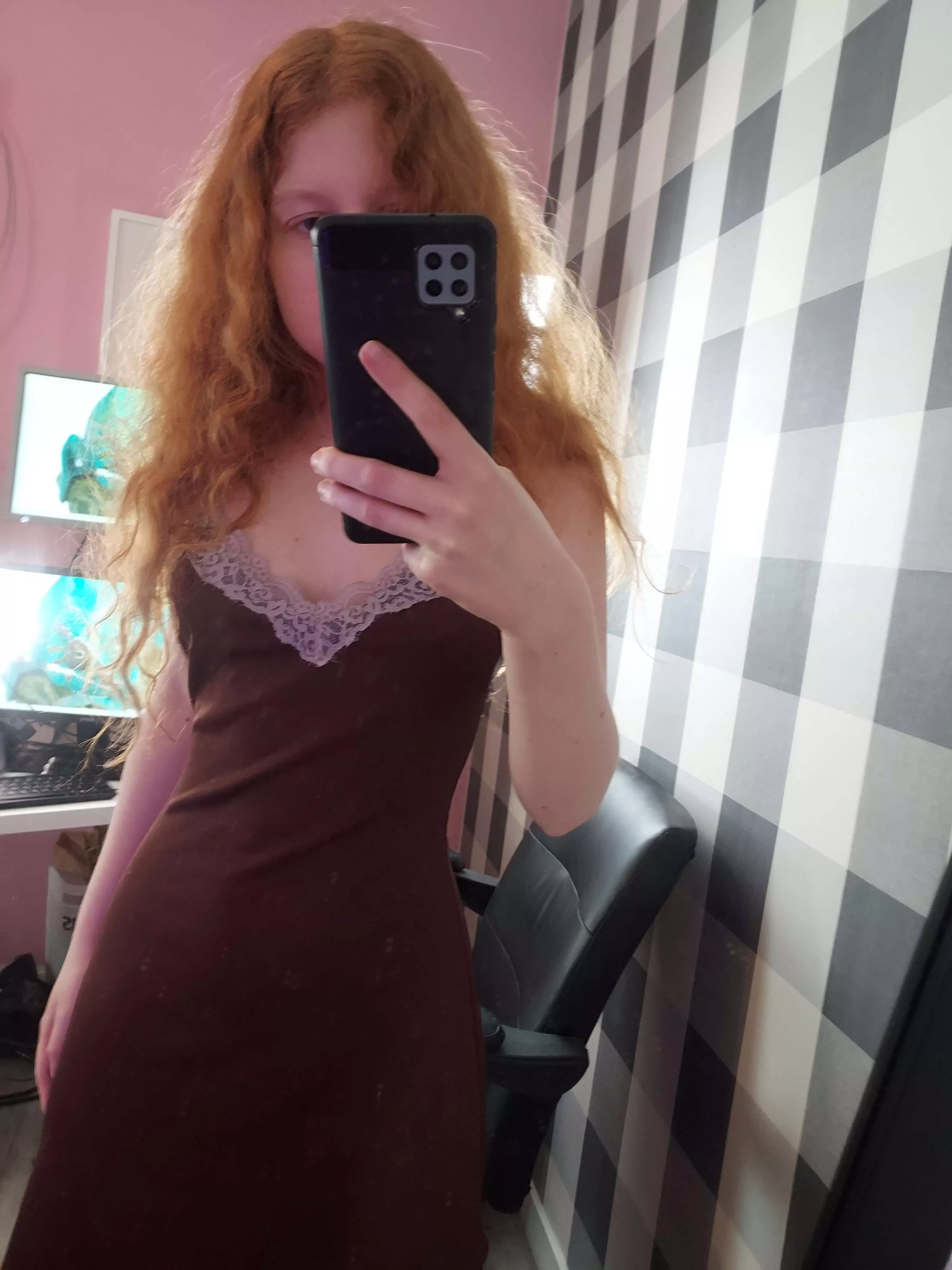 A pretty dress for a pretty lady, don't you think? 😉 Live now! (@molly_redhead) [chaturbate]