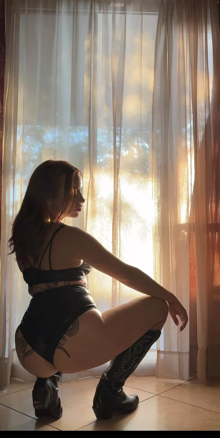 Frog butt in cowgirl boots & black lingerie.