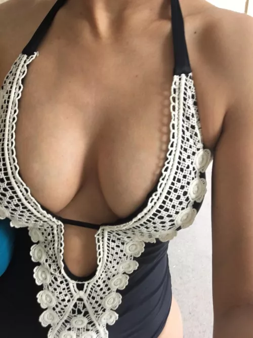 Hubby loves to watch me flirt