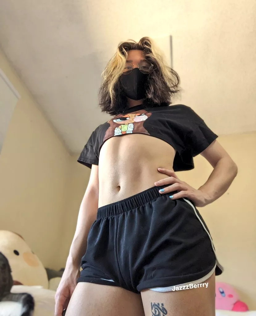say hi if you like my tummy :3