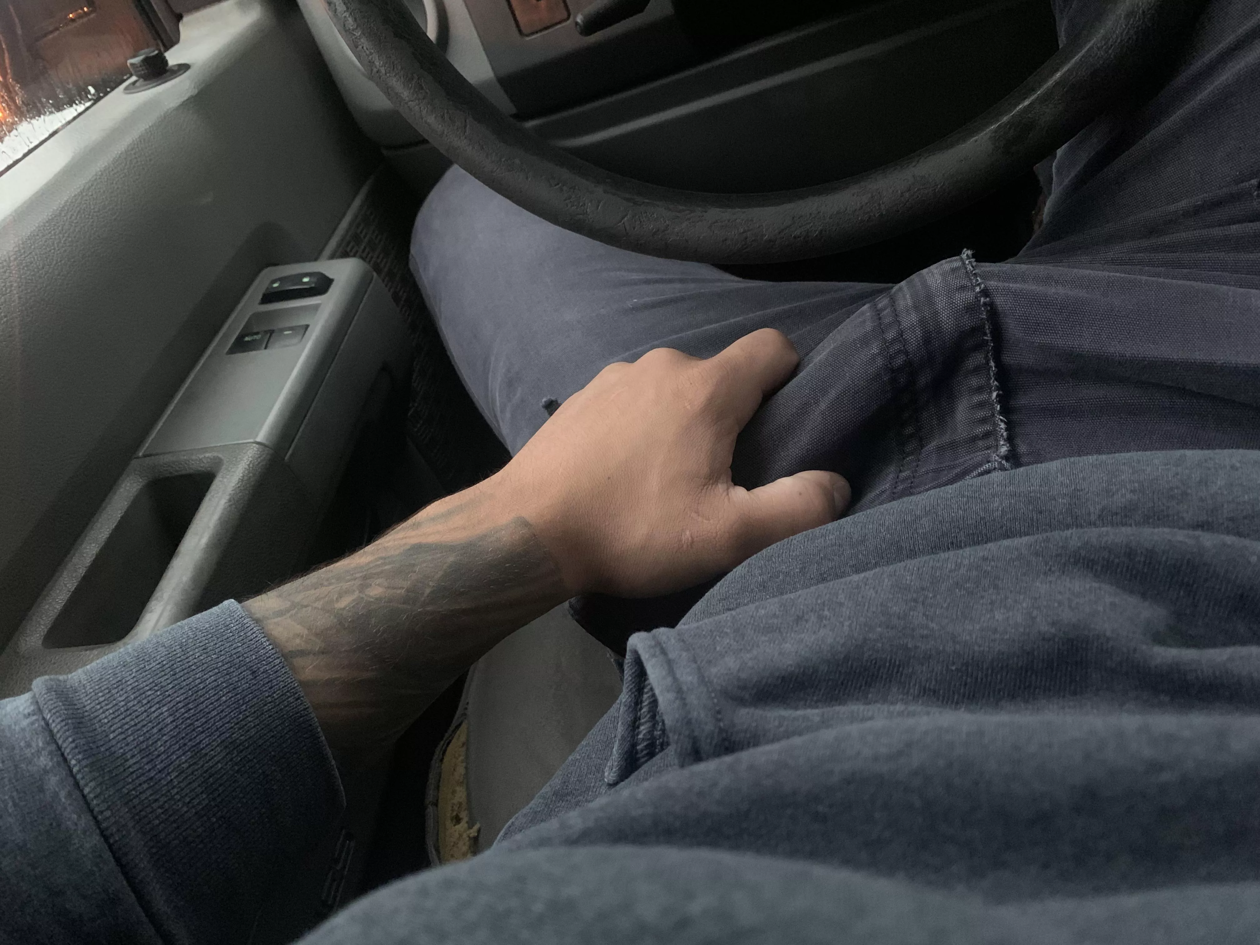 You call your contractor for a quote and he shows up like this. Are you or the wife meeting me at the door on this rainy Monday morning? 🥱⚒️