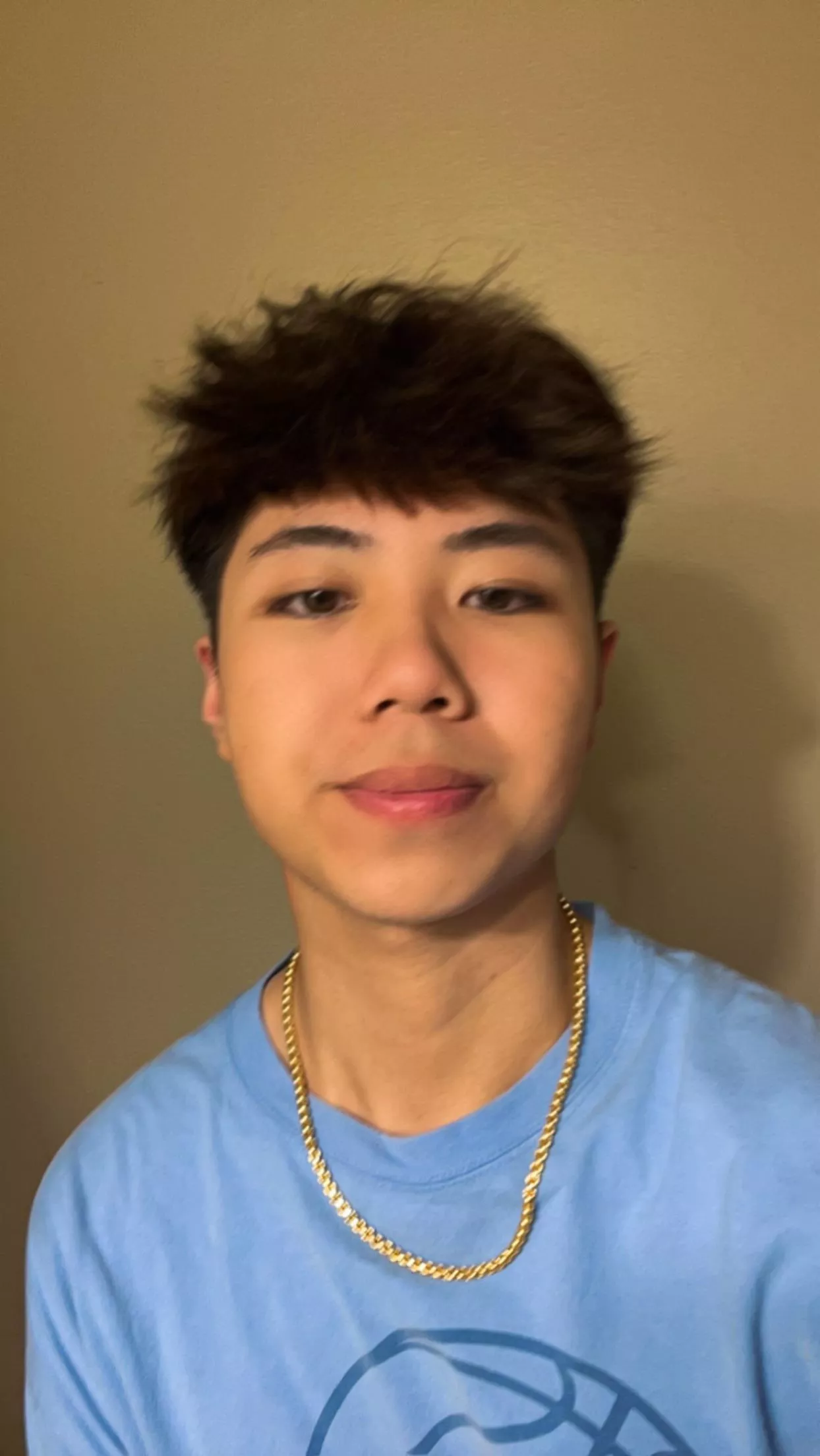 20 m usa, on the Carnival sunshine, looking for some hot fit dudes, college, add me if you are the ship: ducn7503