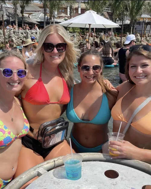 Beach Bar girls