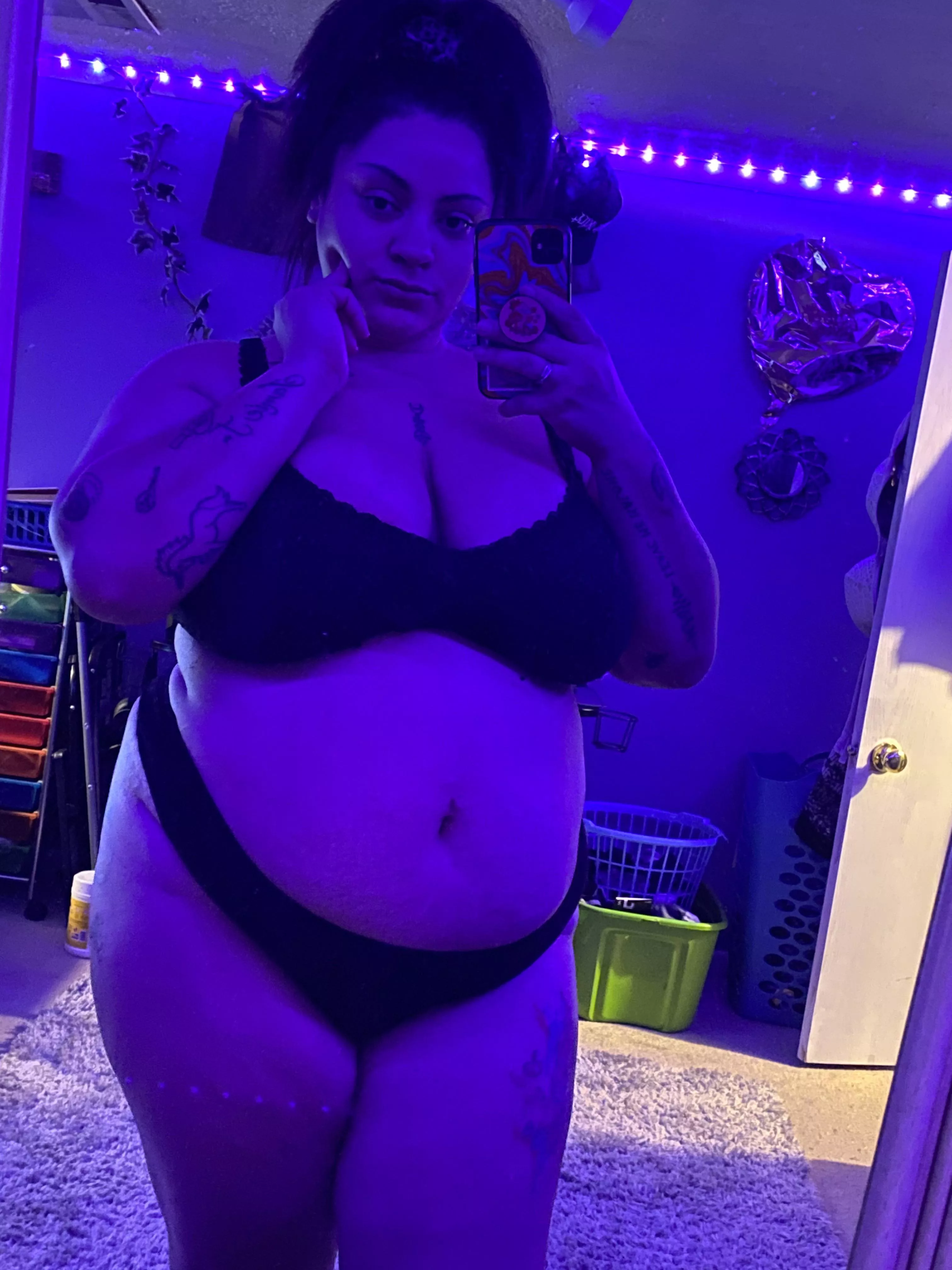 Bloated & sleeeepy 🤍 I need naps & snacks