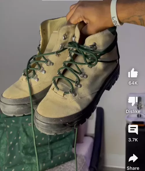 Can anyone ID these boots?