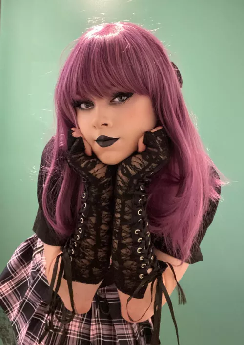 Does my makeup make me look cute?🖤