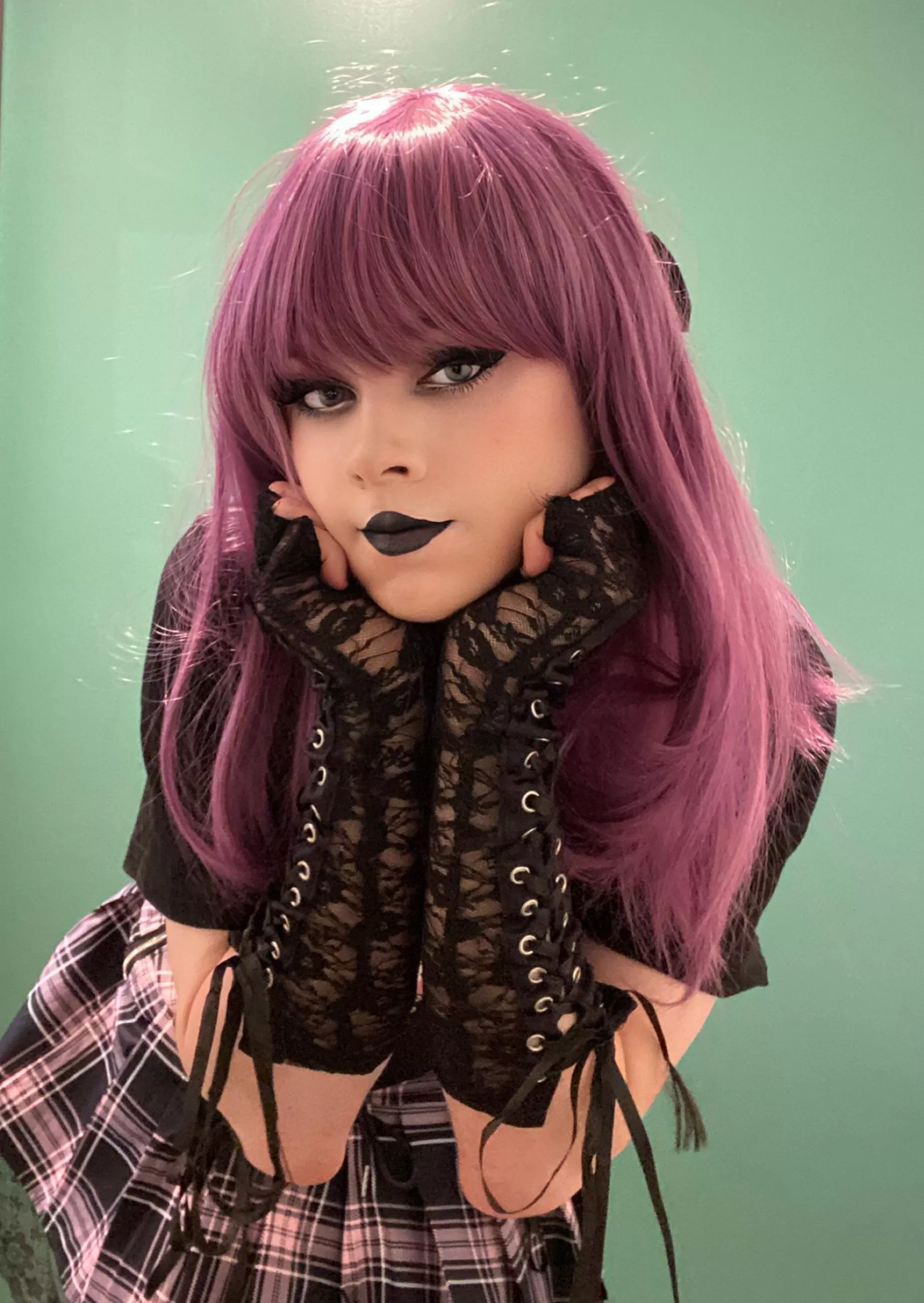 Does my makeup make me look cute?🖤