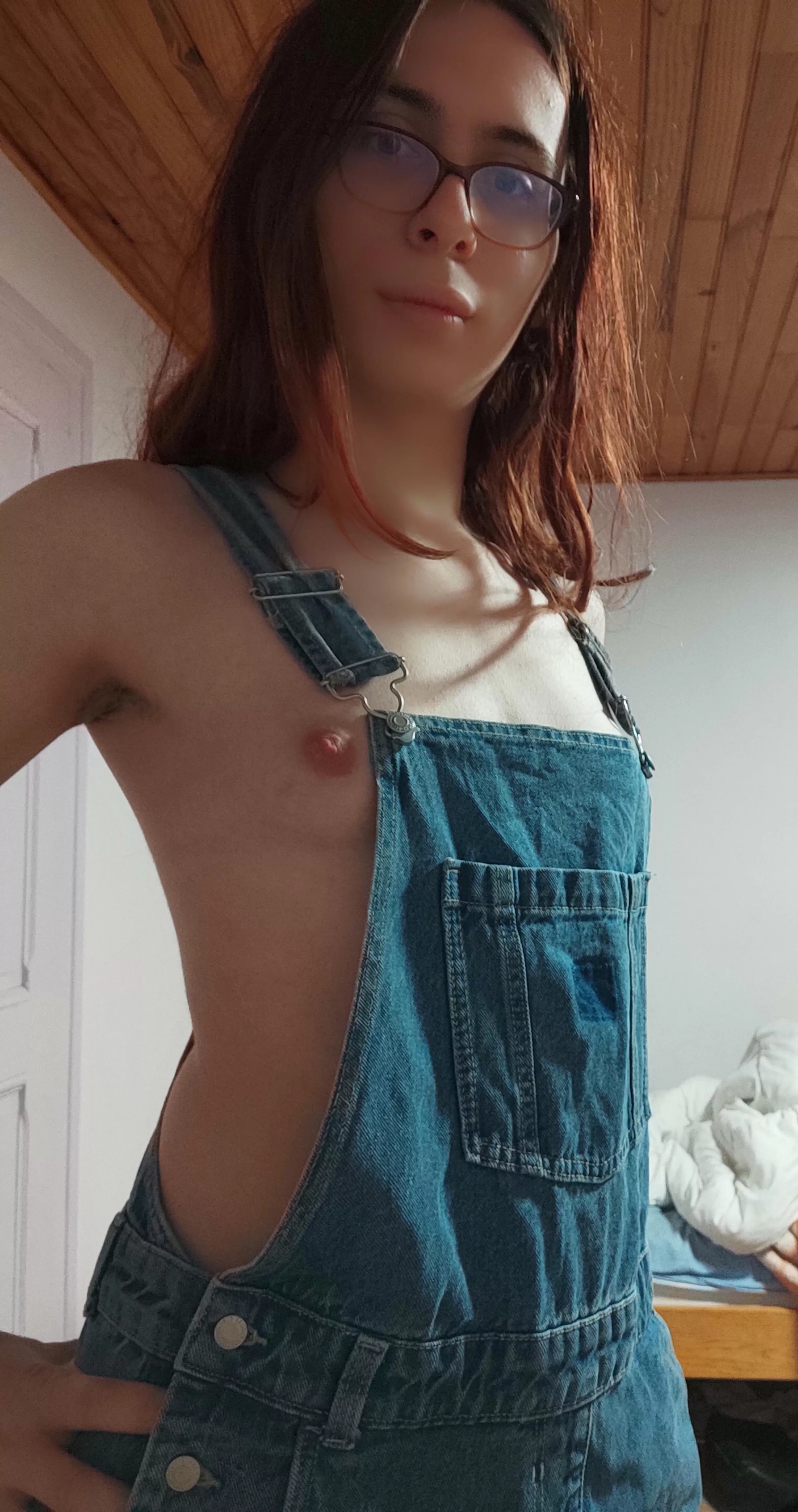 First time posting, a bit nervous aheh - Overalls are cute i think