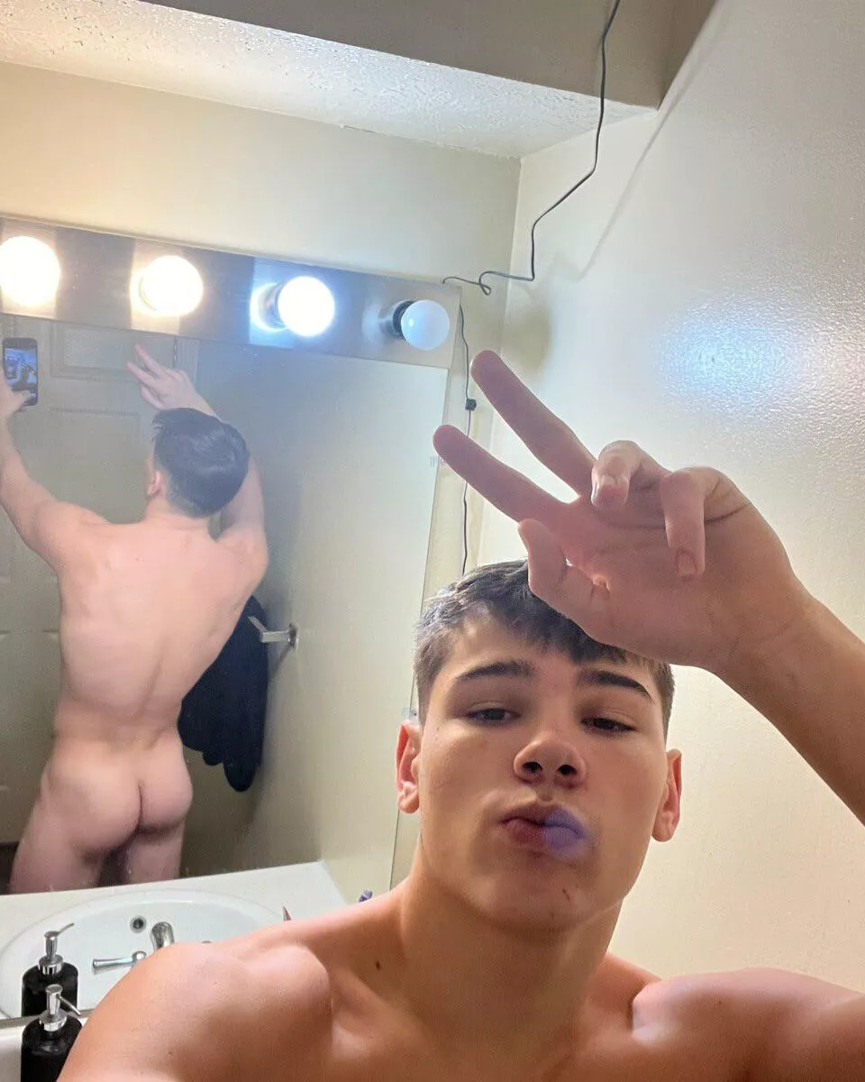 Hey 😏 watch my back?