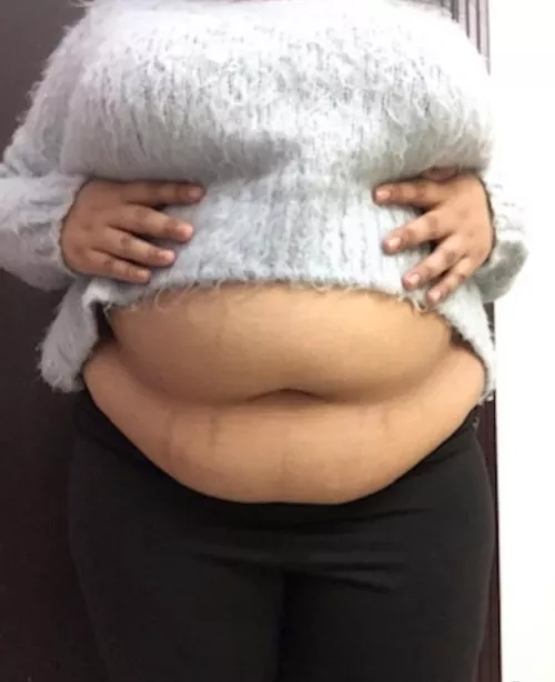 I get wet from being teased and praised about my belly 🙈