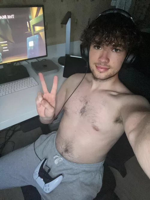 I just can't help myself from grabbing my controller and playing around with it. 😩