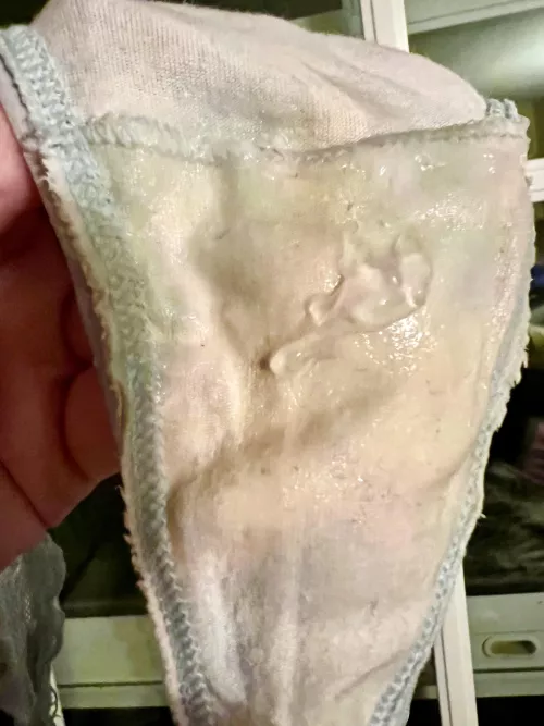 More heavenly grool on my already dirty thong 😍
