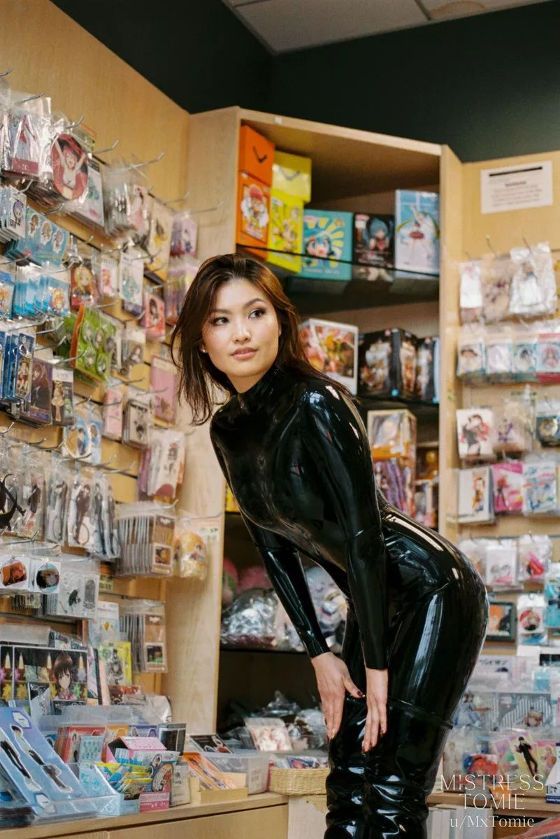 Oh did you see something you like little pet?