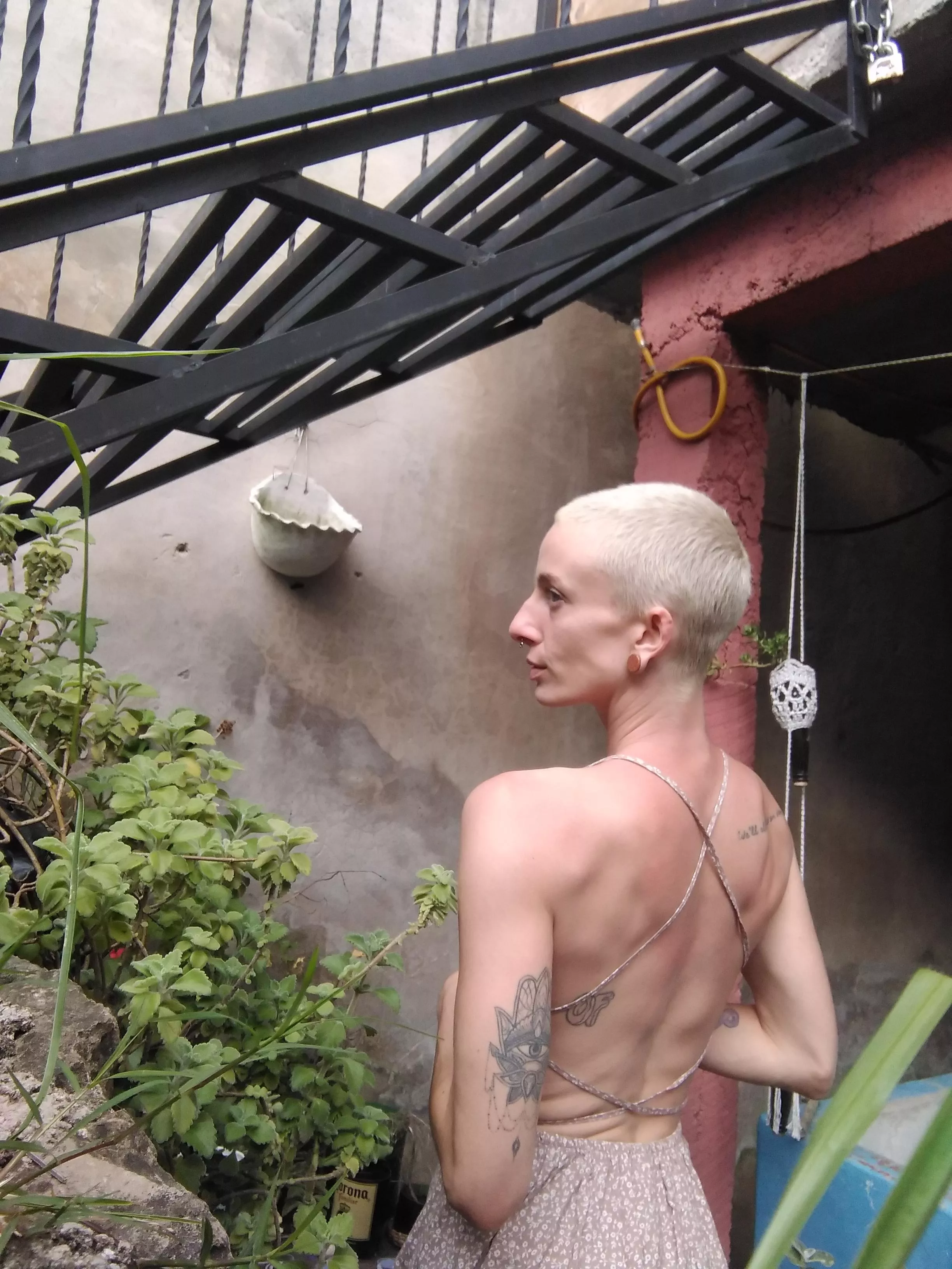 This sub feels like the perfect place for this self-portrait I took the other day ☀️