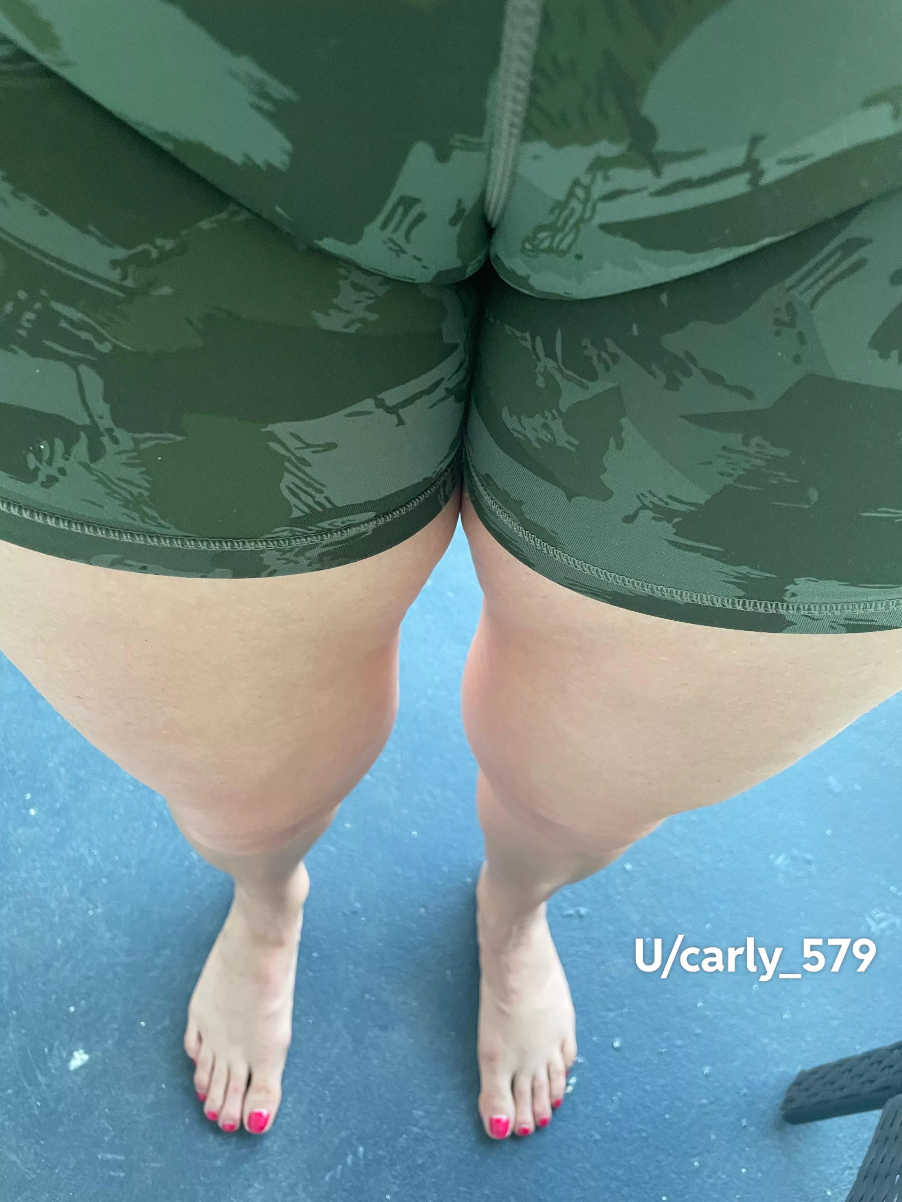 Toes and ‘toe. A sexy combination.