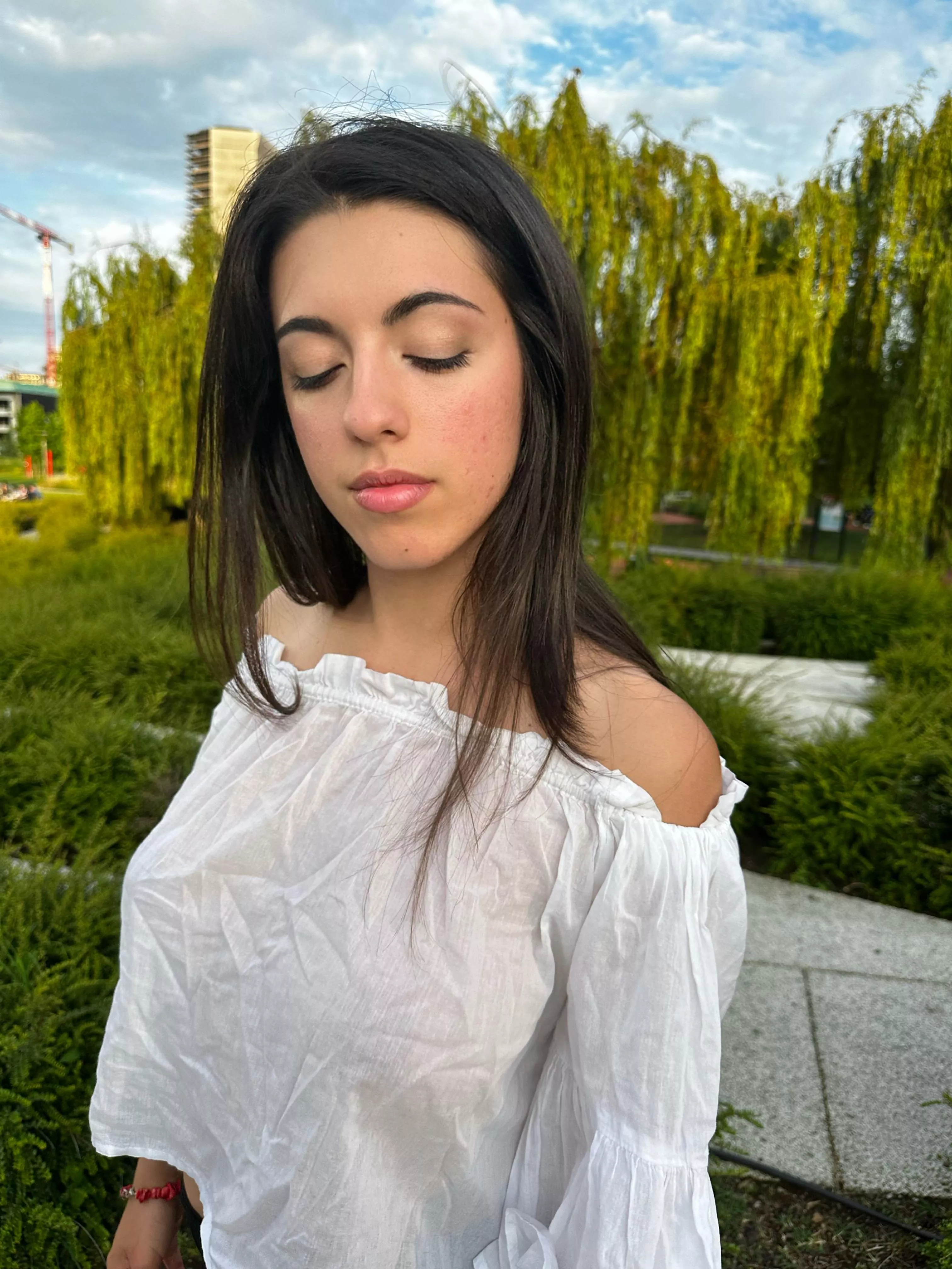 Trying to become a braless model for the 1st time <3 F19