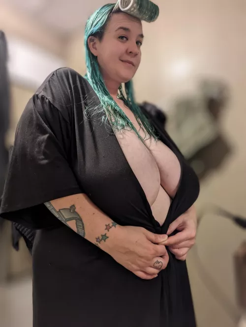 Wanna watch me get ready..