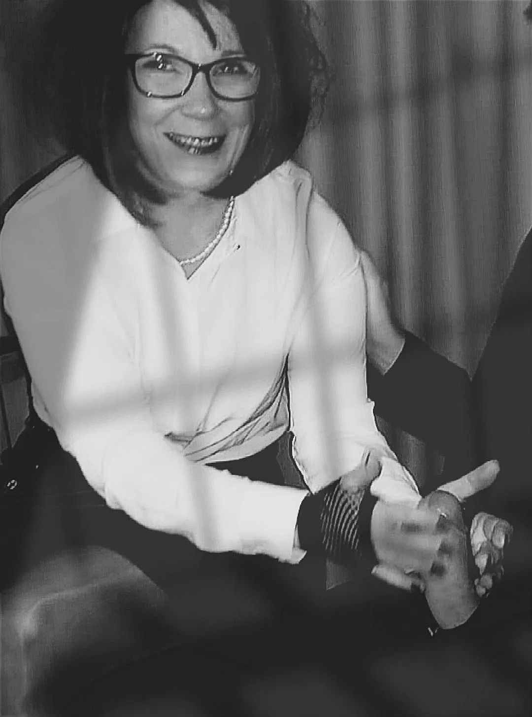 You had to know how to use two hands to get the boss's favor 😉