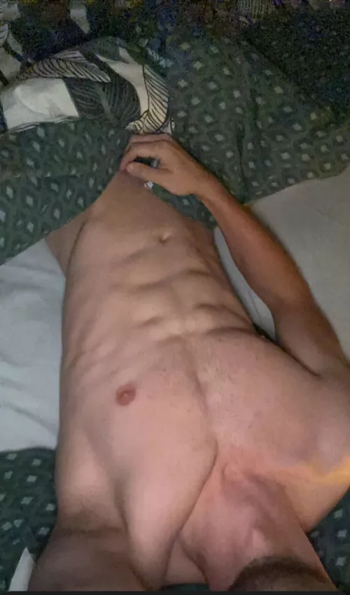 24 Looking for hot fit muscular guys who loves showing off on snapgrp. Hmu willie_you2874