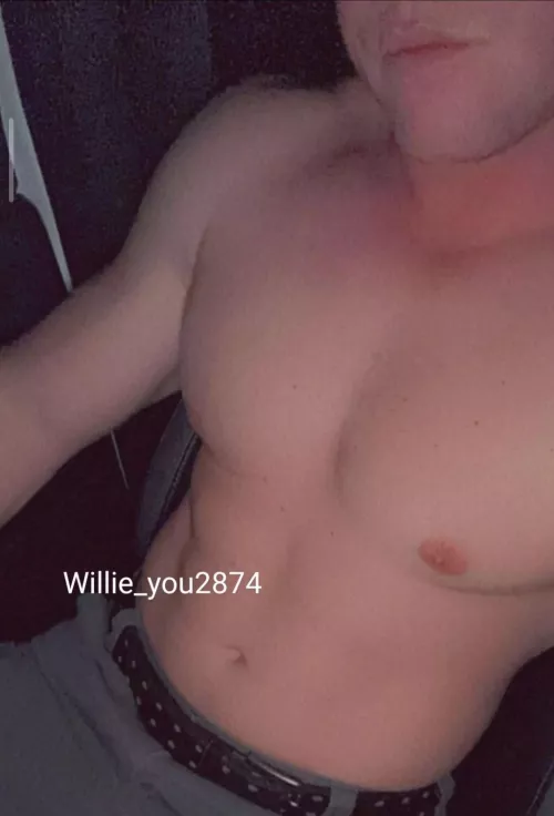 25 looking for fit muscle guys, who likes showing off in the snapgrp. Snap on the pic 😉