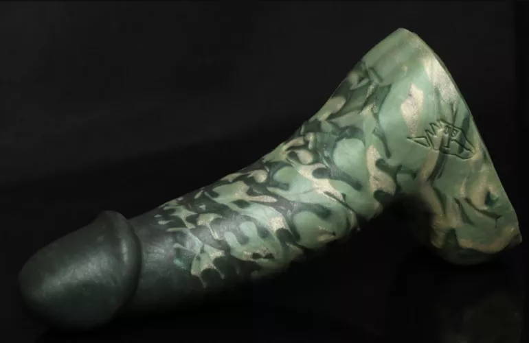 A Handsome Camouflaged Beauty [Bad Dragon, Archer Cut]