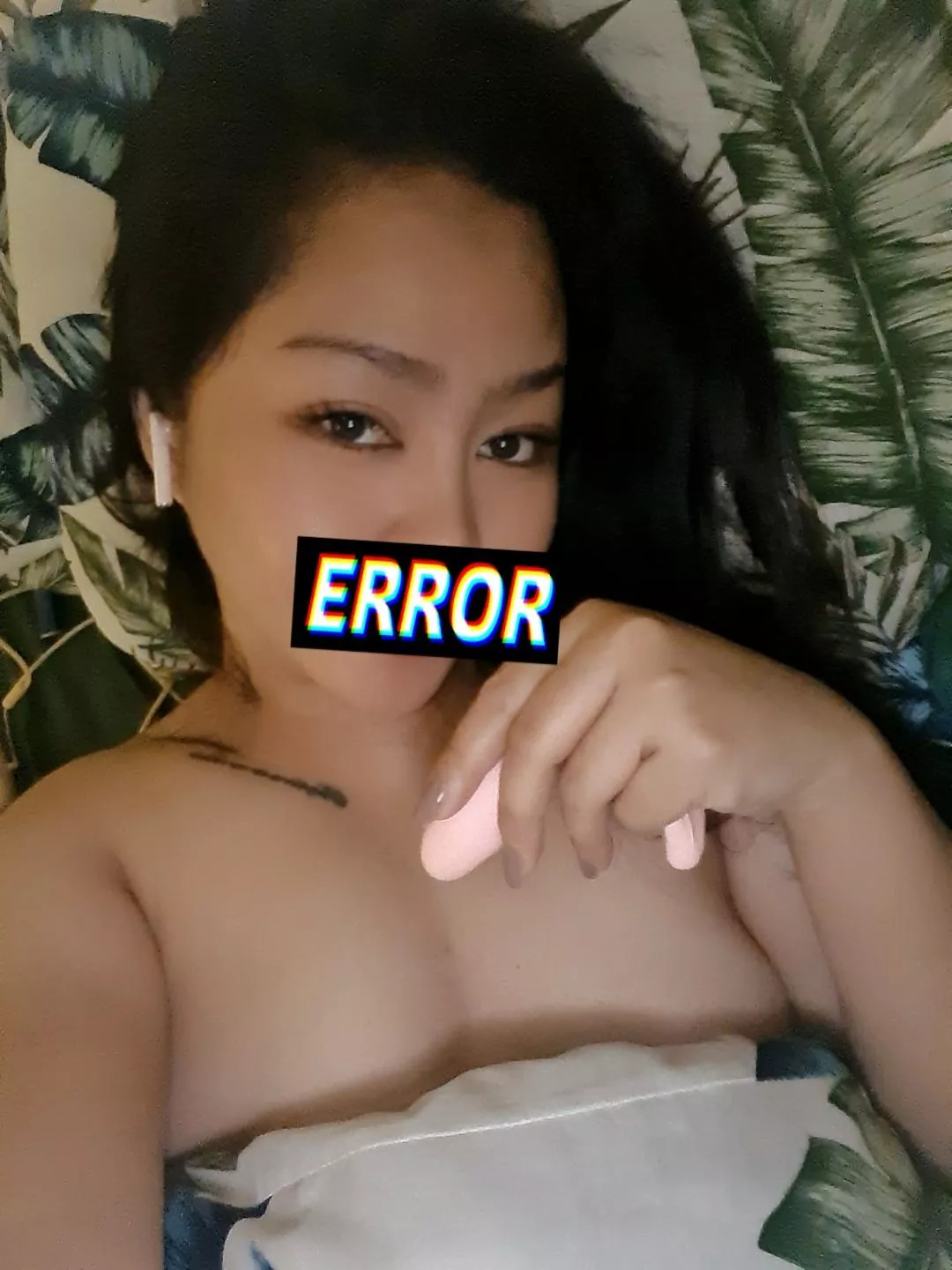 A little play to start my day. Well, good morning. 😋🫰🩷 (F)