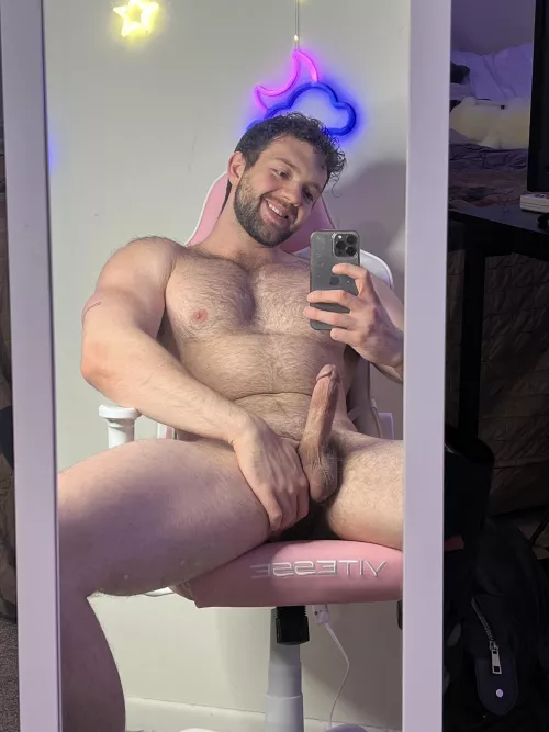 Full body fur and a hard cock 😏