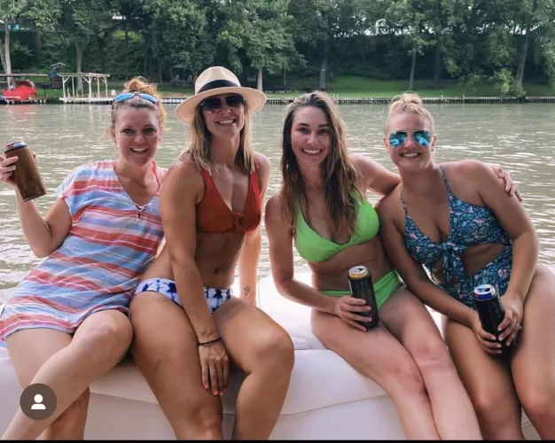 Hot milfs in bikinis