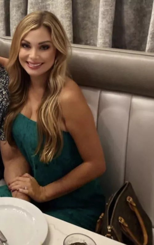 I would love to leave this restaurant and get naked