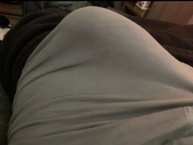 I’m only 18…wana see what’s under🤭