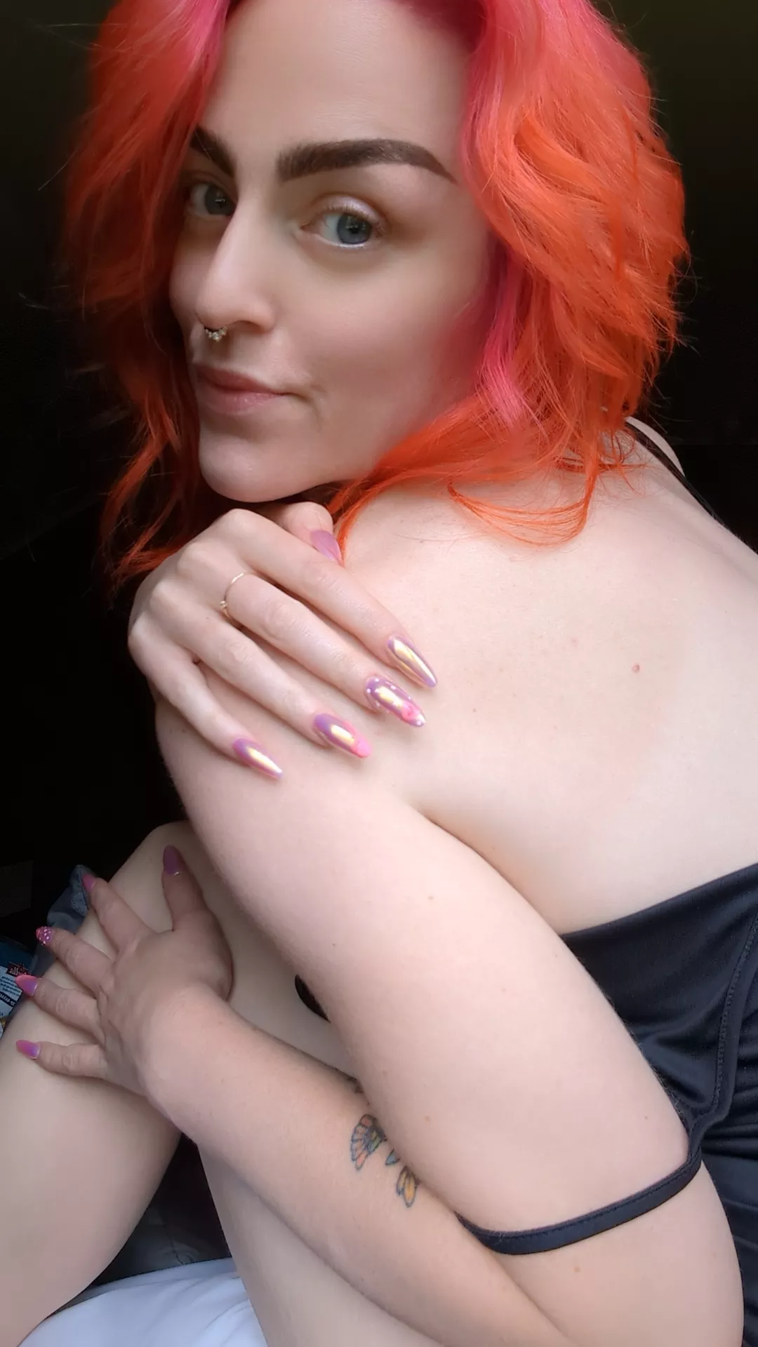 Im sorry to be bombing you with pictures, but these nails deserve to be seen.