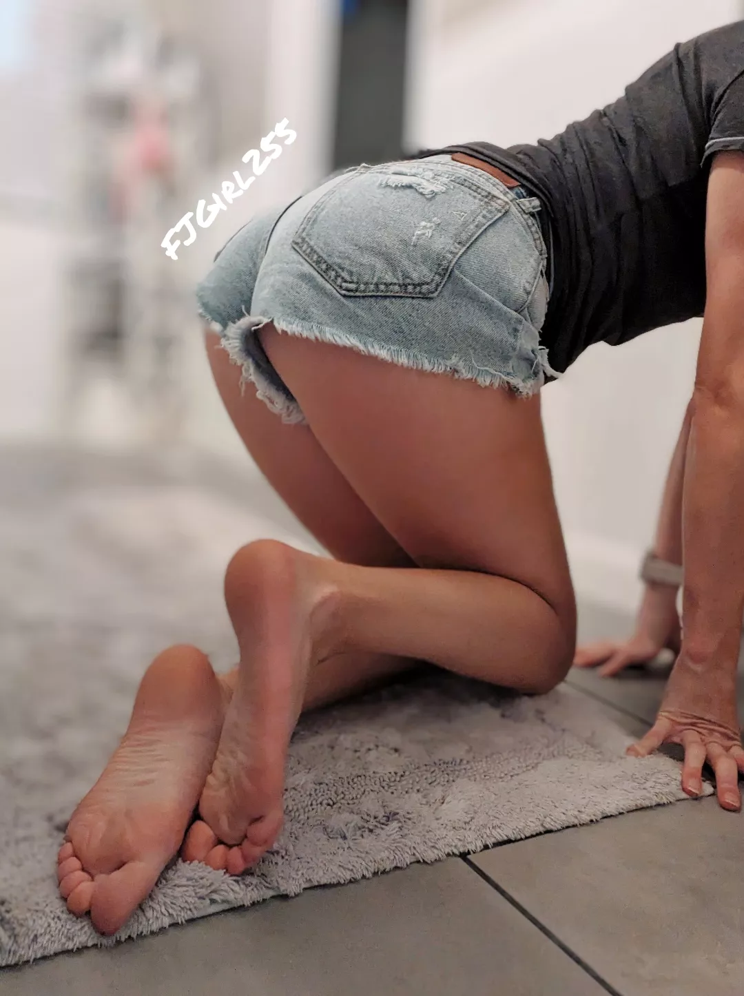 It's H U M P day 🍑 Will you worship these soles? 😉