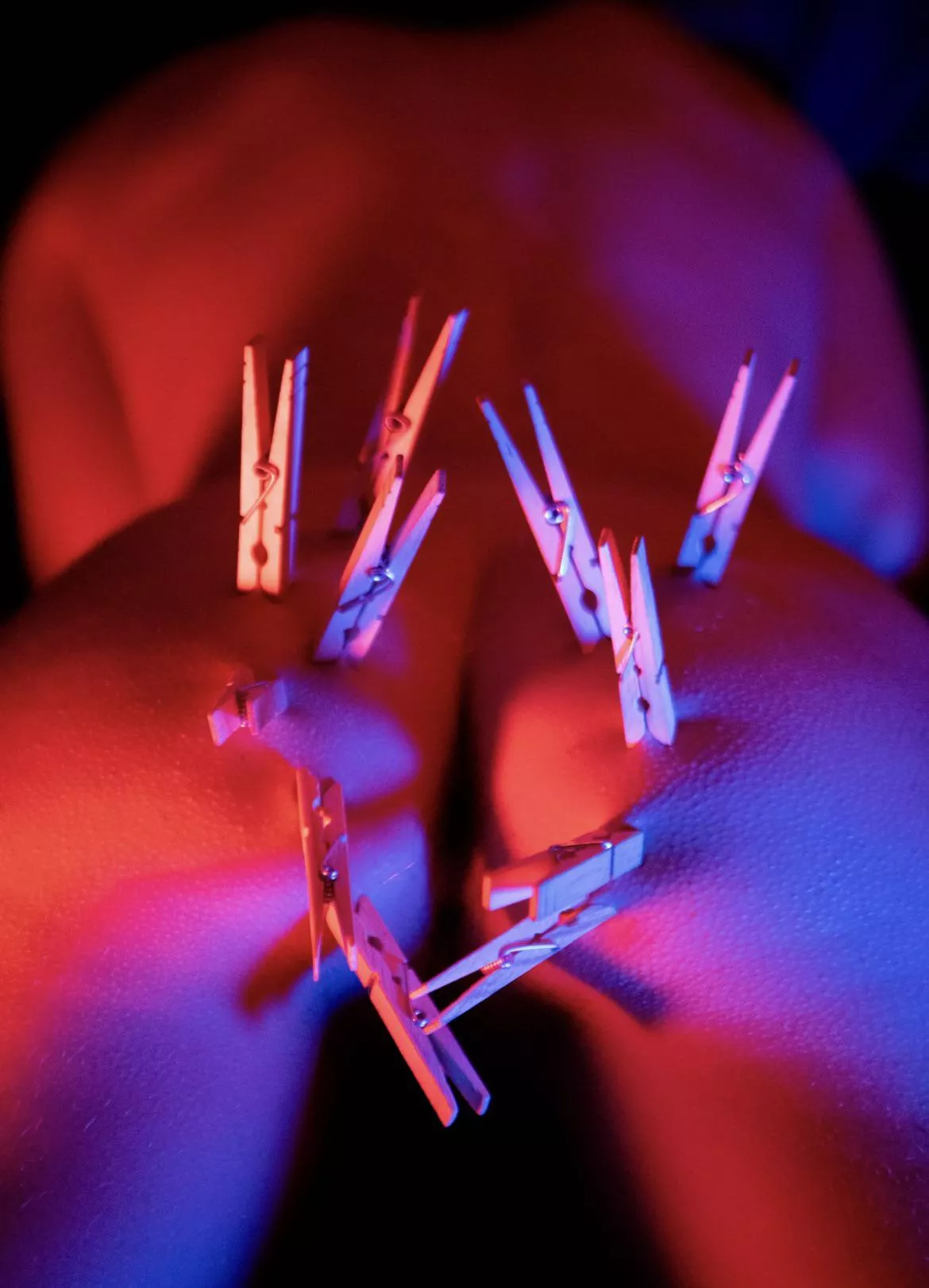 Just the warm up with some pretty lighting.