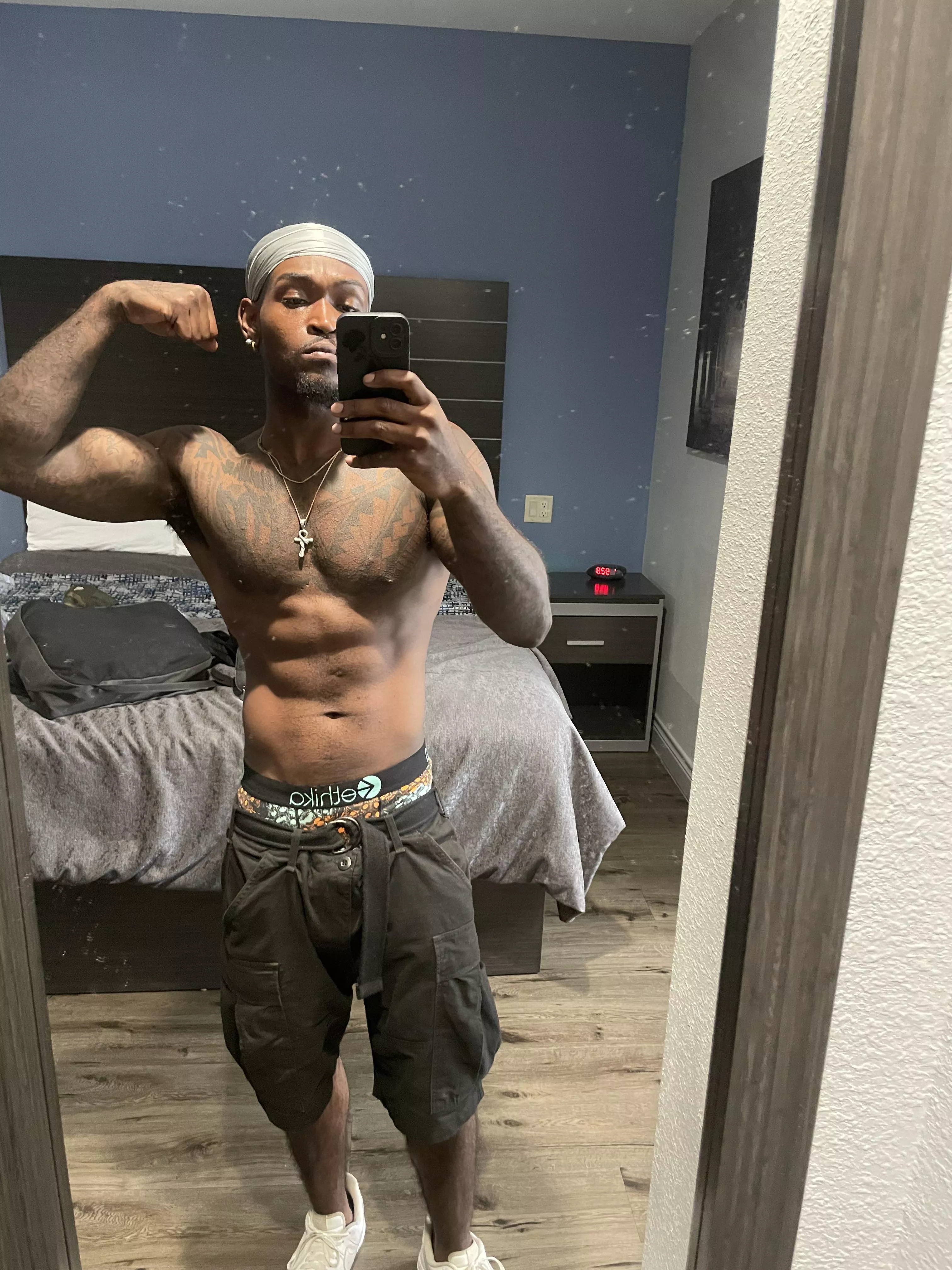 Looking for generous cucks that can help me pay some bills, pm me