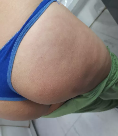 She likes a firm hand 🖐️