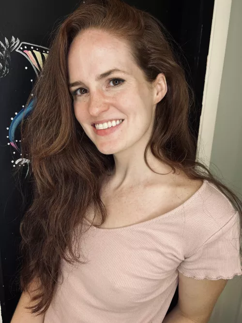 Sometimes the braless look is subtle. It’s that little hint that can drive you crazy ;)