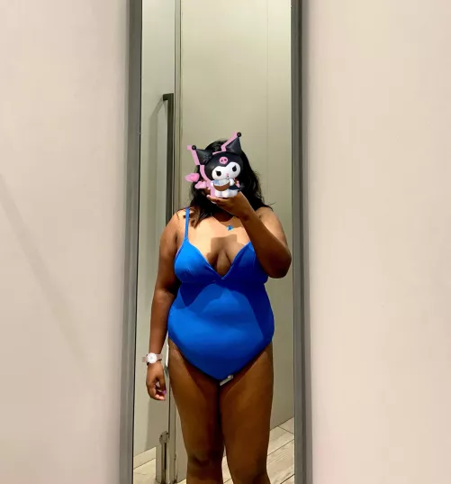 Vacation shopping. More to cum. [F]