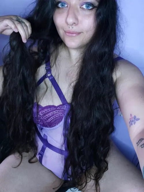 Love my curly hair today 🖤🦇