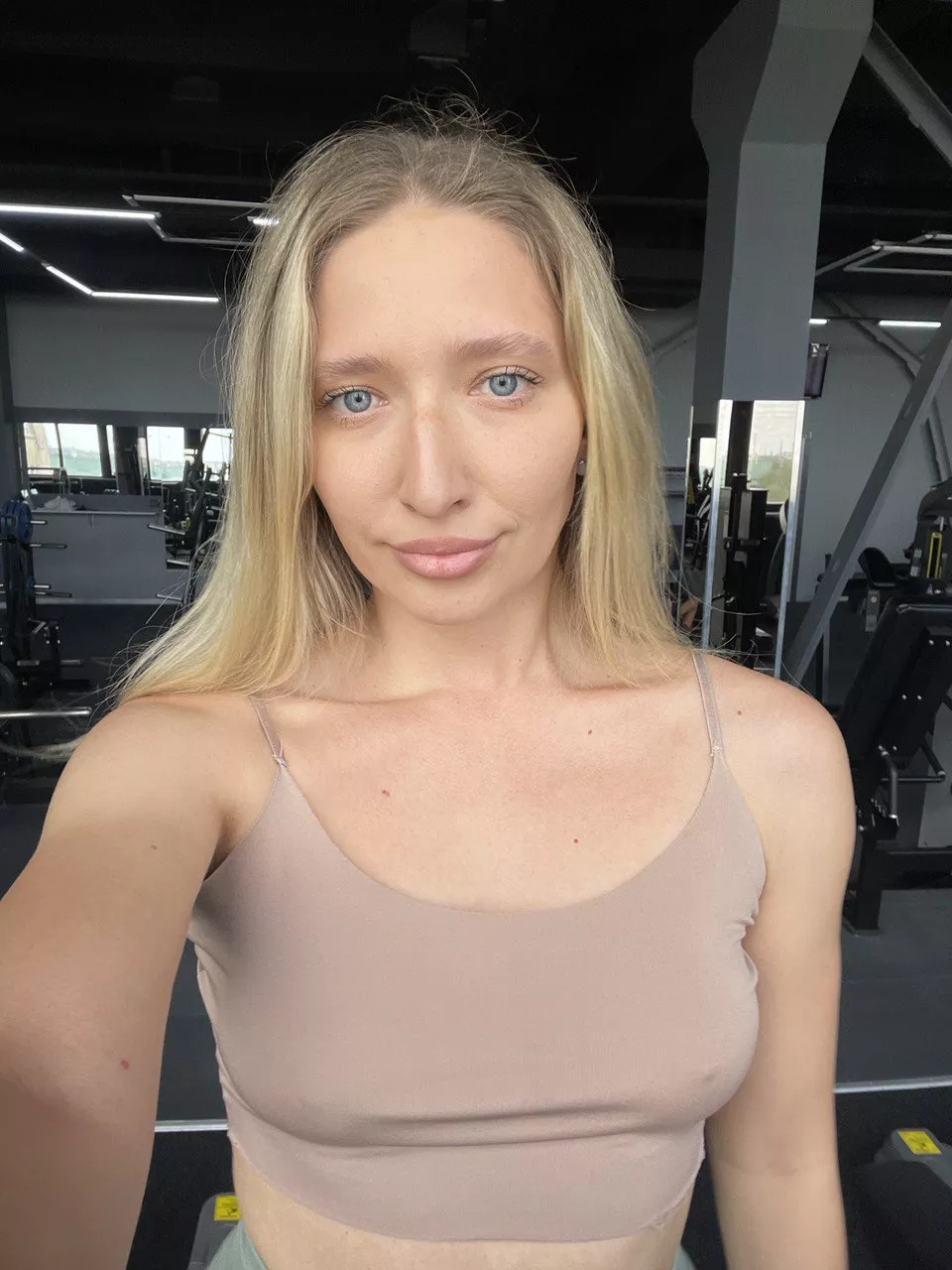 Nobra gym selfie