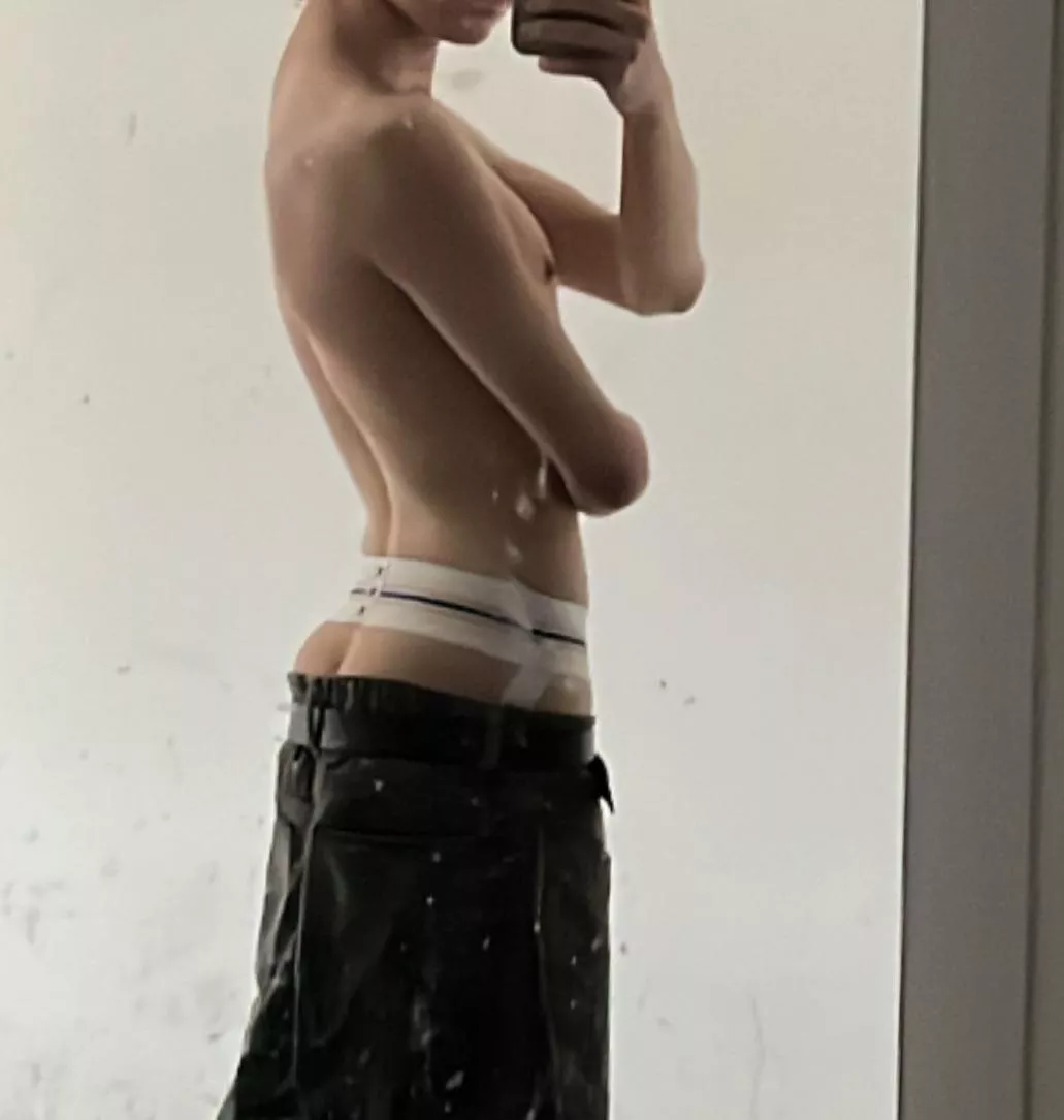 19 m looking for a daddy that’s down for longterm chat n trade. Would love to be your boy. Add Blipton2579 (old account was locked so add me back if we used to talk)